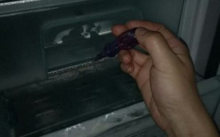 冰箱为什么上盖漏电