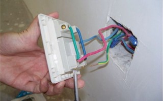  墙上的空调插座是多少安的「墙上的空调插座怎么接线」