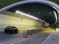 地铁隧道的照明灯有什么用_地铁隧道里的灯是什么灯