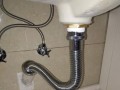 洗手盆水管漏水怎么修理 洗手盆下水管用什么管