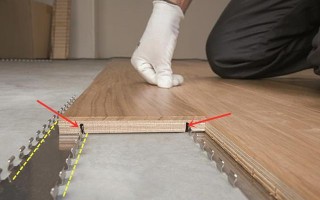 为什么在木地板下面铺木板-地板下为什么要架空