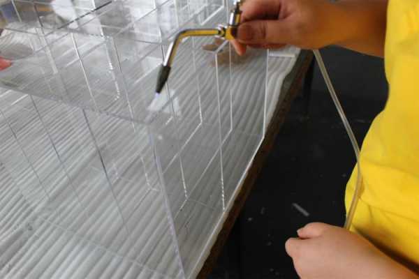 切割有机玻璃主要用 切割有机玻璃需要多少度-第1张图片-DAWOOD LED频闪灯